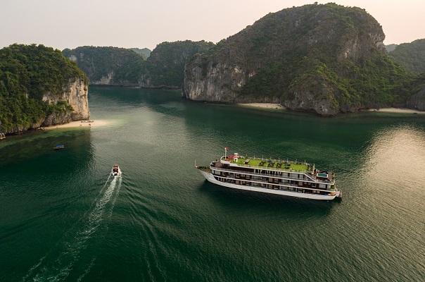 Lan Ha Bay 2 days trip on cruise 5 star